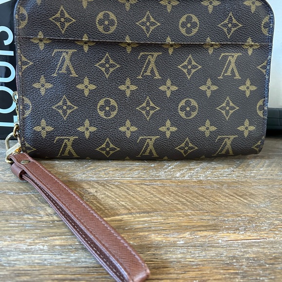 AUTHENTIC LOUIS VUITTON MONOGRAM CLUTCH WRISTLET - Picture 6 of 12